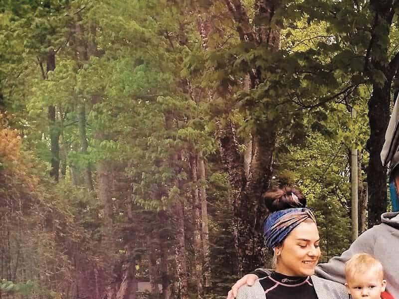 Une famille s’exile en forêt pour l’été